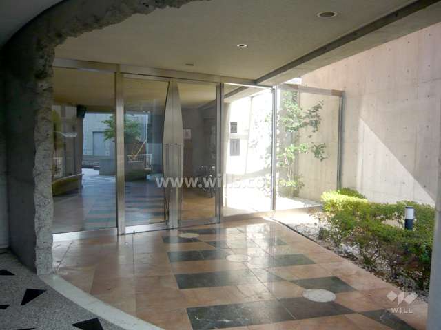 エントランスにはオートロックが付いています。