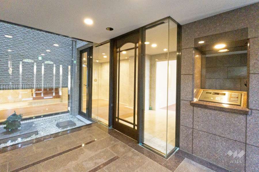 エントランスはオートロック付きです。