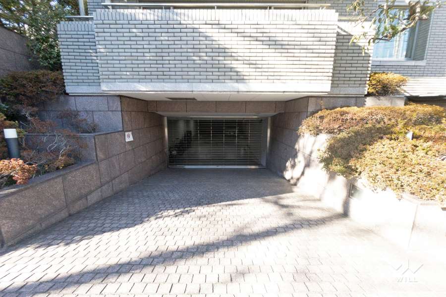 駐車場の出入り口（リングシャッター付き）