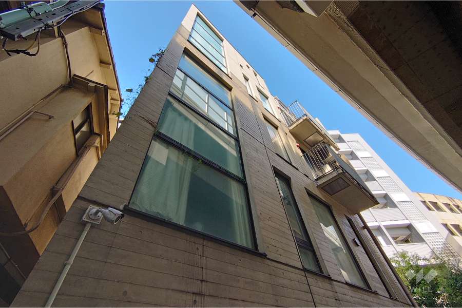 グラントレゾール広尾の外観（南西側から）