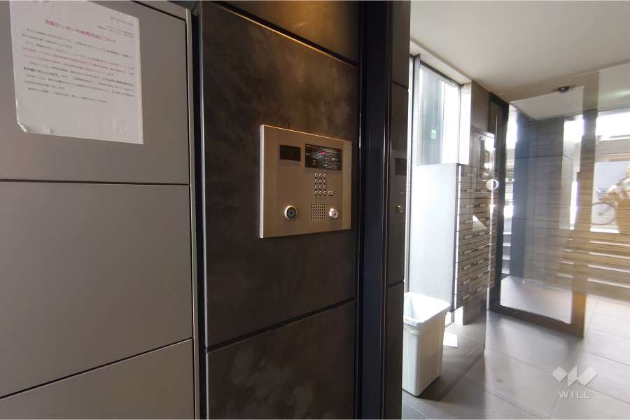 エントランスはオートロック付きです。