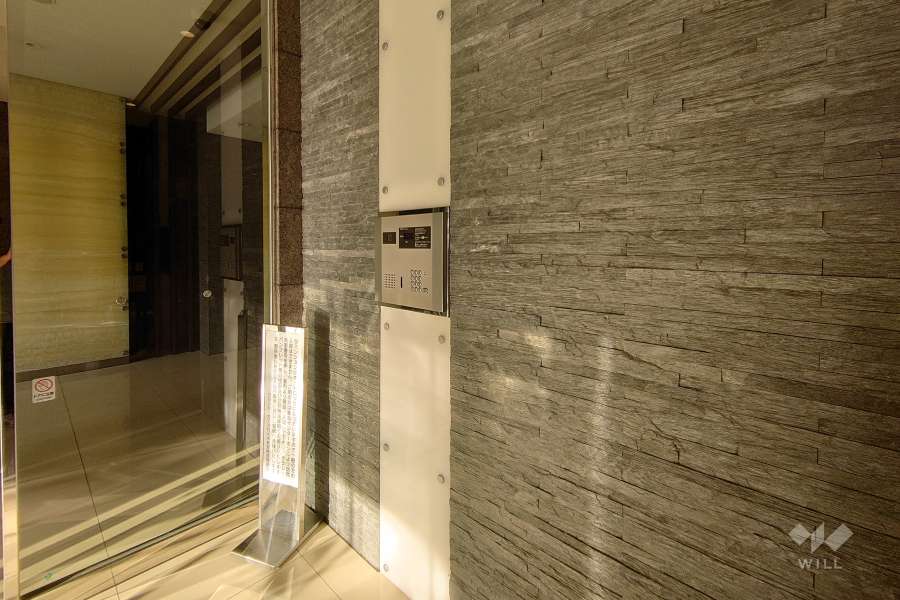 エントランスはオートロック付きです。