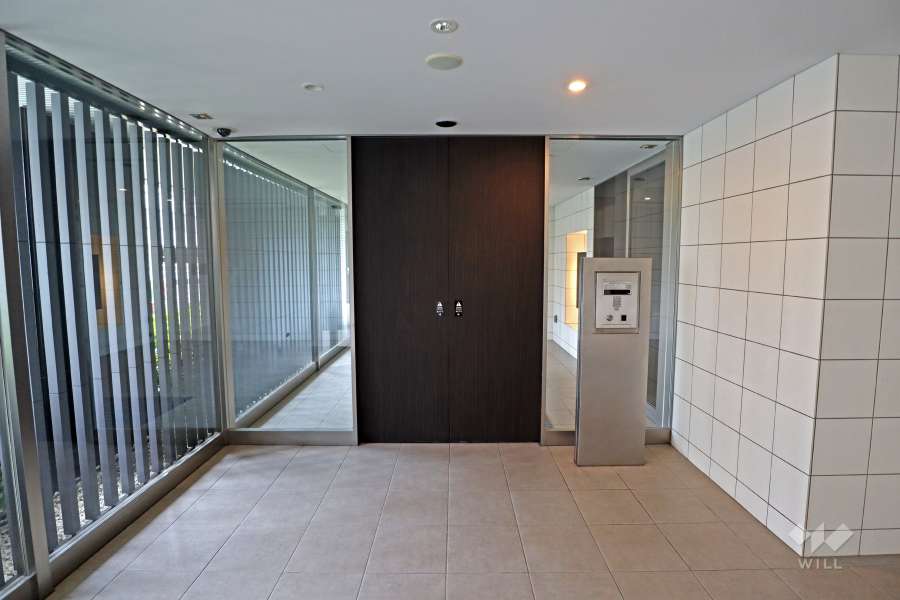 エントランスはオートロック付きです。