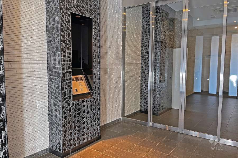 エントランスはオートロック付きです。