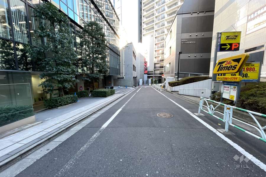 敷地東側の前面道路