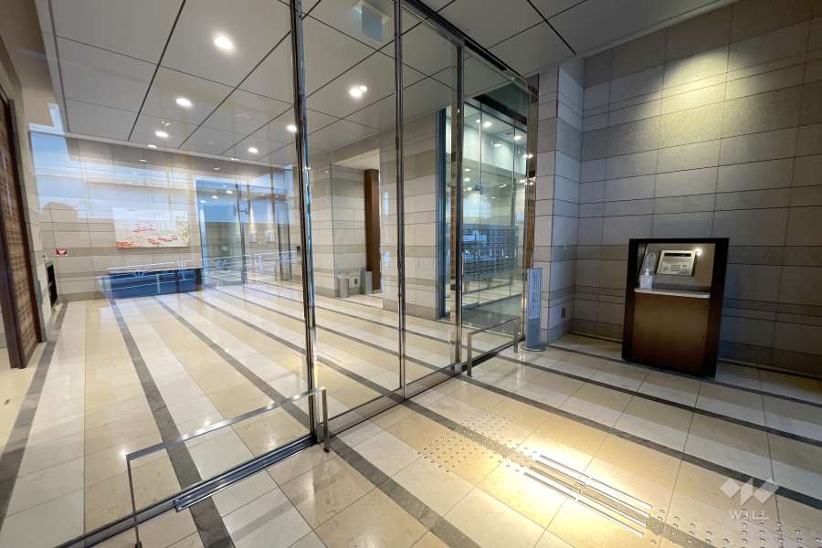 エントランスはオートロック付きです。