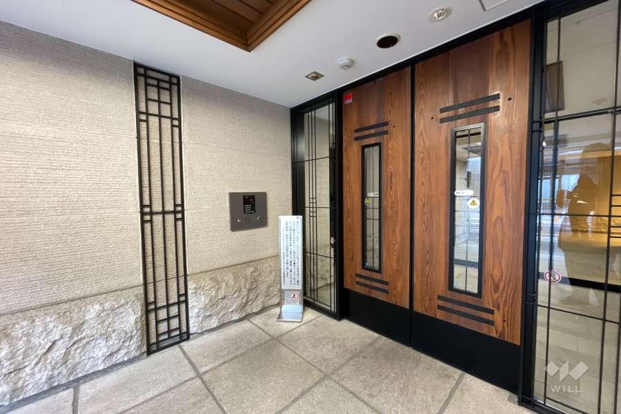 エントランスはオートロック付きです。