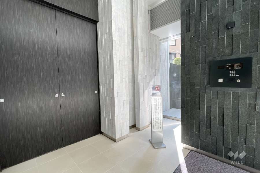 エントランスはオートロック付きです。