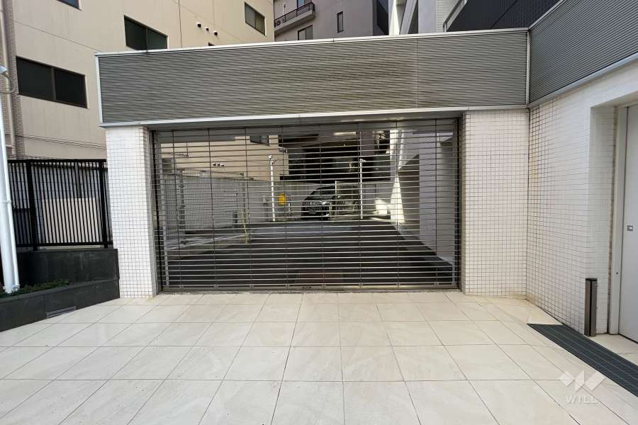 駐車場の出入り口（リングシャッター付き）