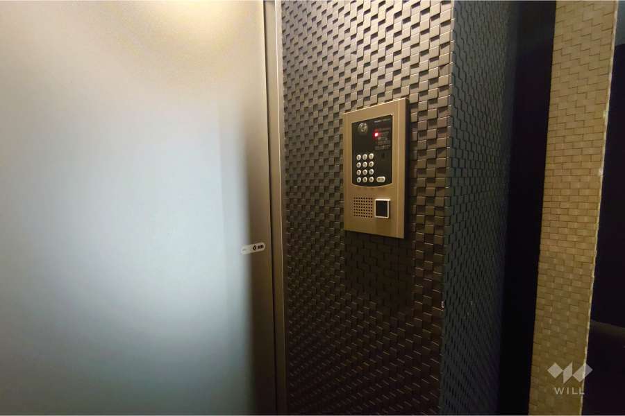 エントランスはオートロック付きです。