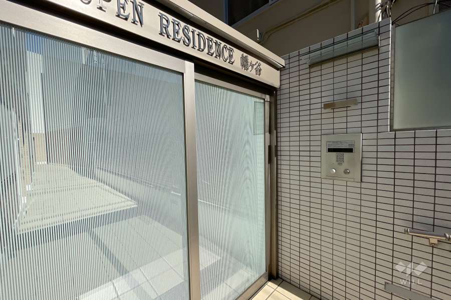 エントランスはオートロック付きです。