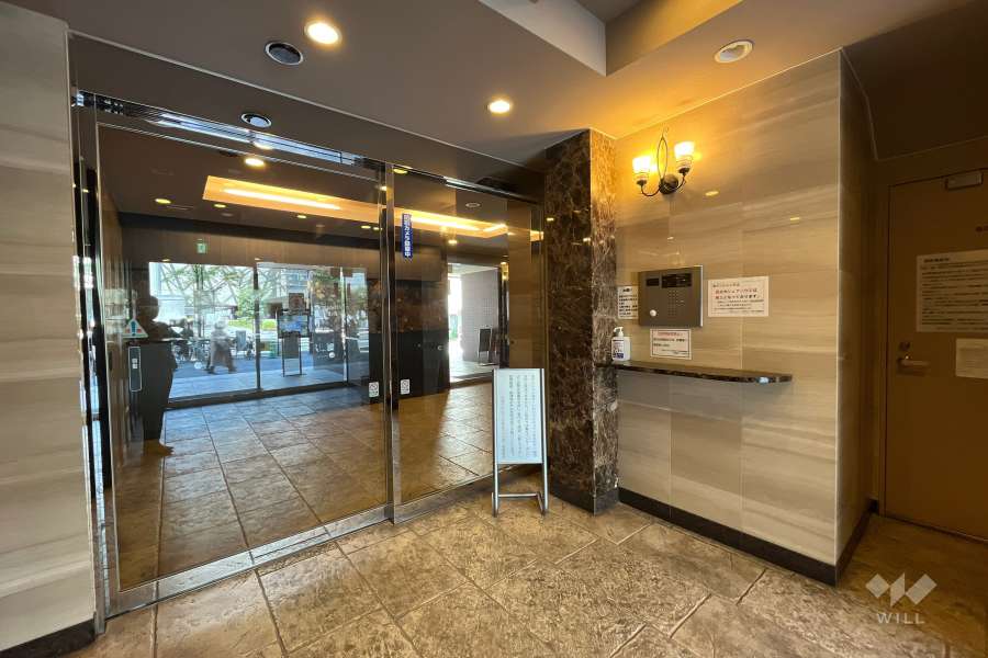 エントランスはオートロック付きです。