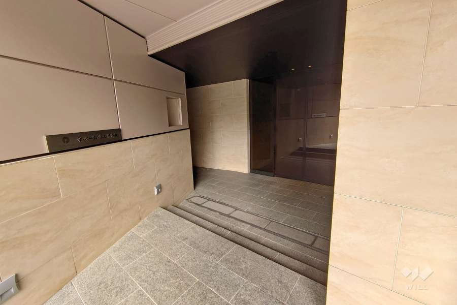 エントランスはエントランス付きです。