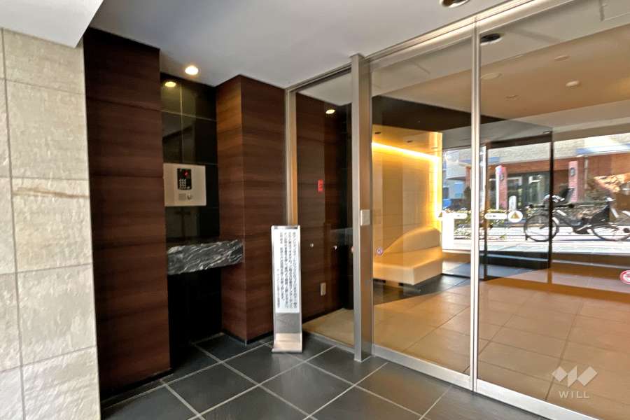 エントランスはオートロック付きです。