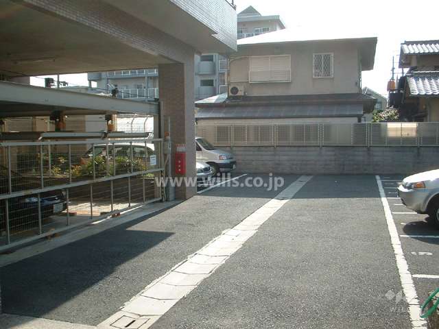 敷地内駐車場（平面式と機械式とがあります。）