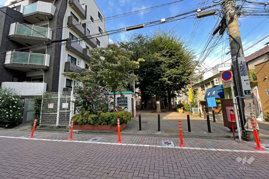 敷地に隣接する『広尾児童遊園地』