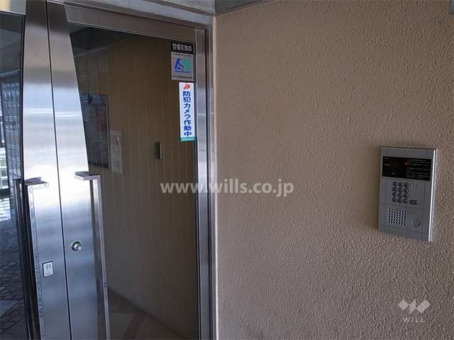 エントランスはオートロック付きです。