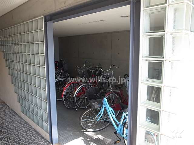 エントランス横にある駐輪場（屋内）