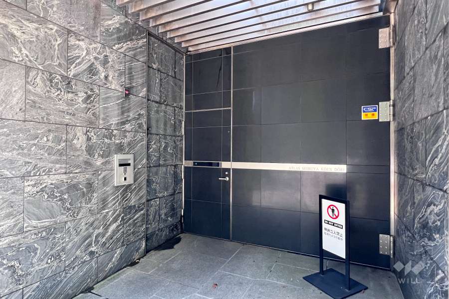 エントランスはオートロック付きです。