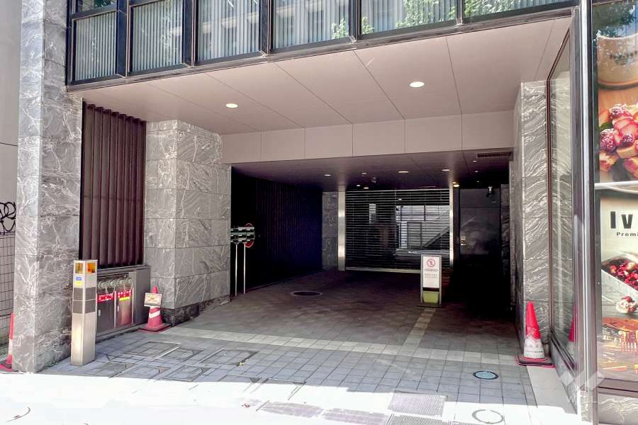 駐車場の出入り口（リングシャッター付き）