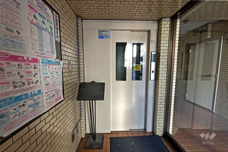 エントランス内のエレベーター