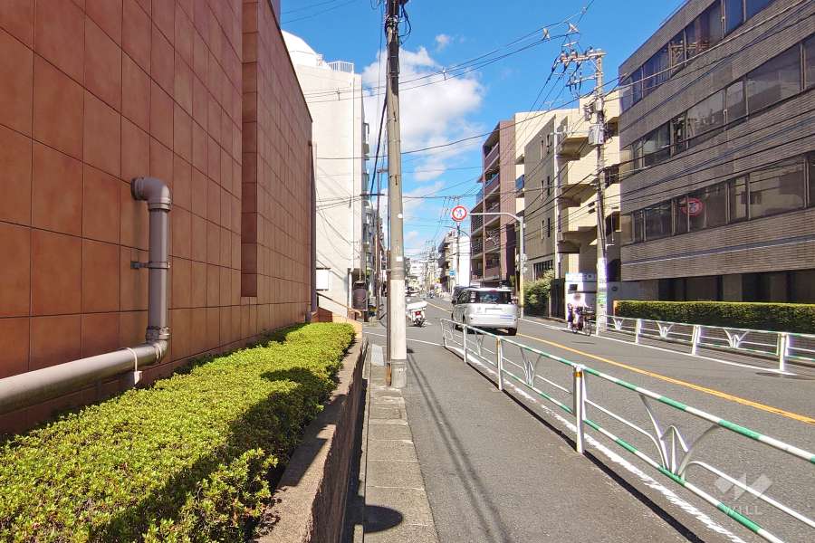 敷地北東側の前面道路