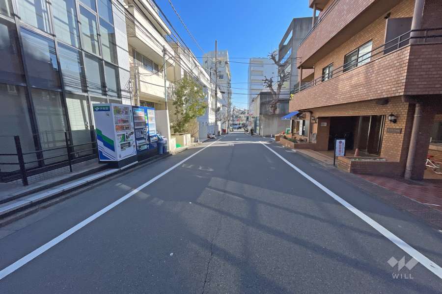 敷地北側の前面道路