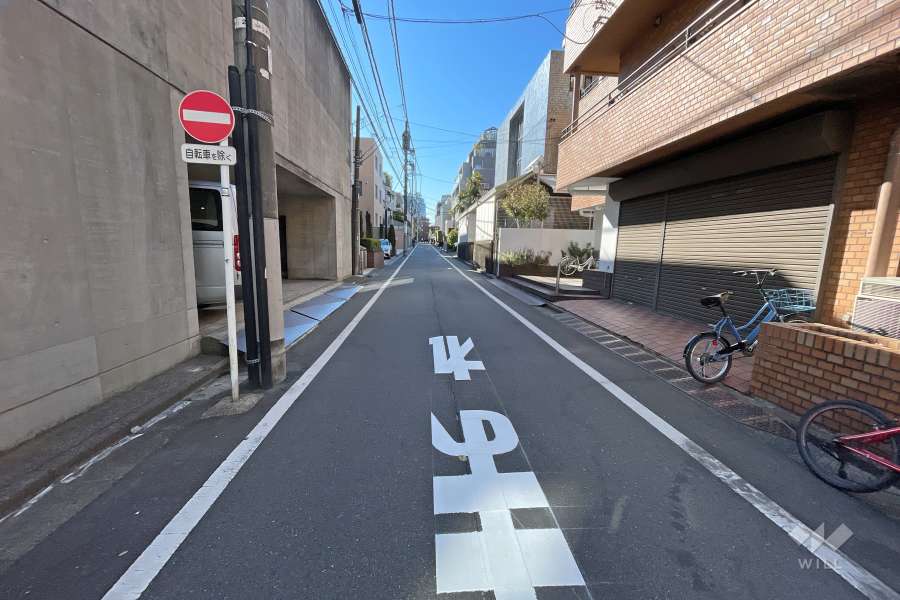 敷地東側の前面道路