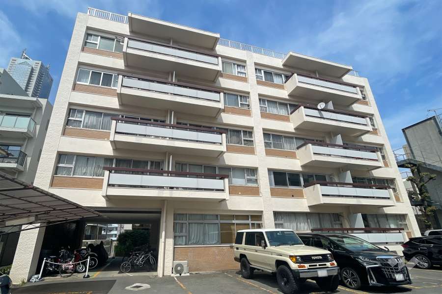 代々木ハイツ２号館の外観（南西側から）