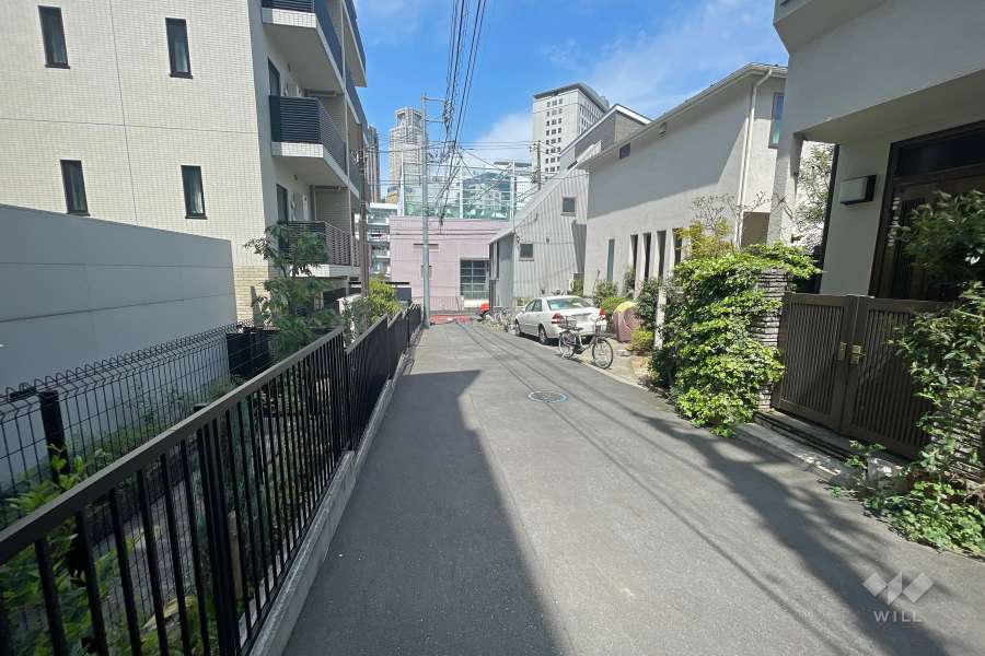 敷地北西側の前面道路