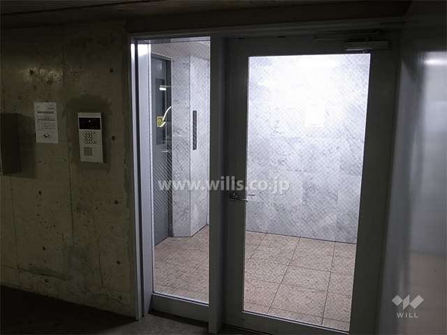 駐車場からエレベーターで直接各フロアにアクセス出来ます。