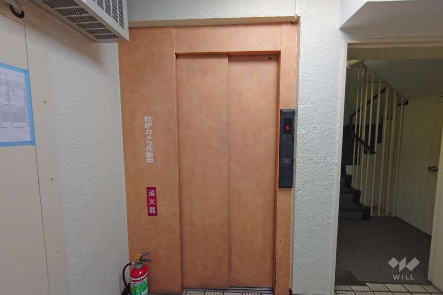 共用のエレベーター