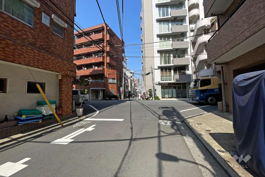 敷地東側の前面道路