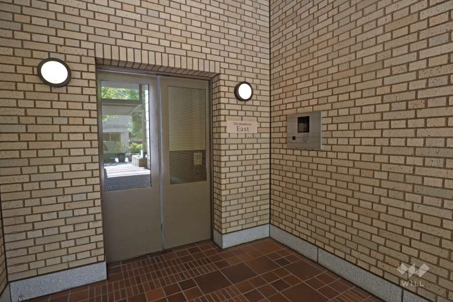 エントランスはオートロック付きです。