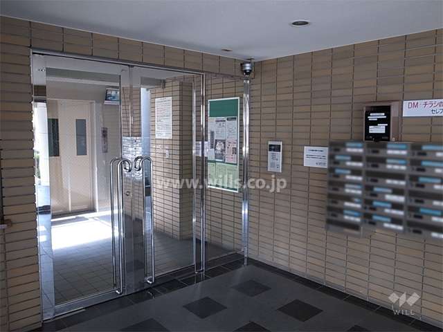 エントランスはオートロック付きです。