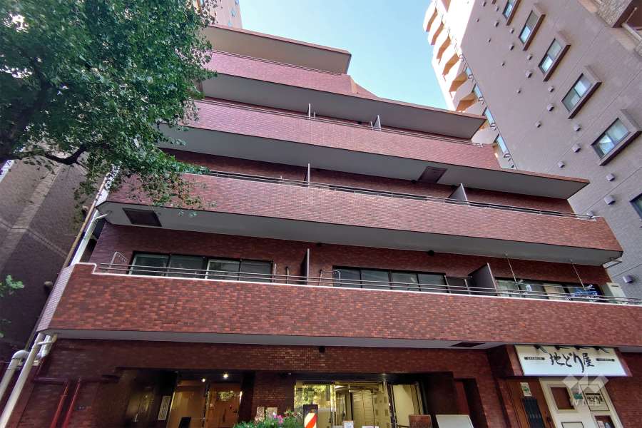 日興初台スカイマンションの外観（南西側から）