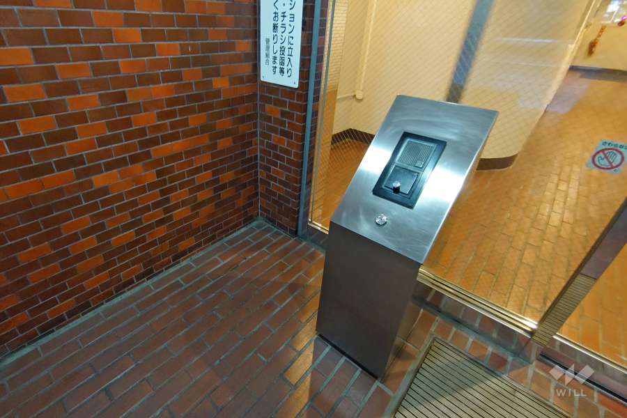 エントランスはオートロック付きです。