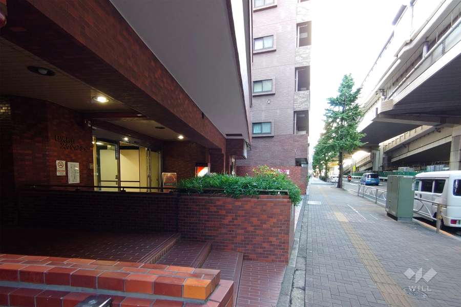 敷地南側の前面道路