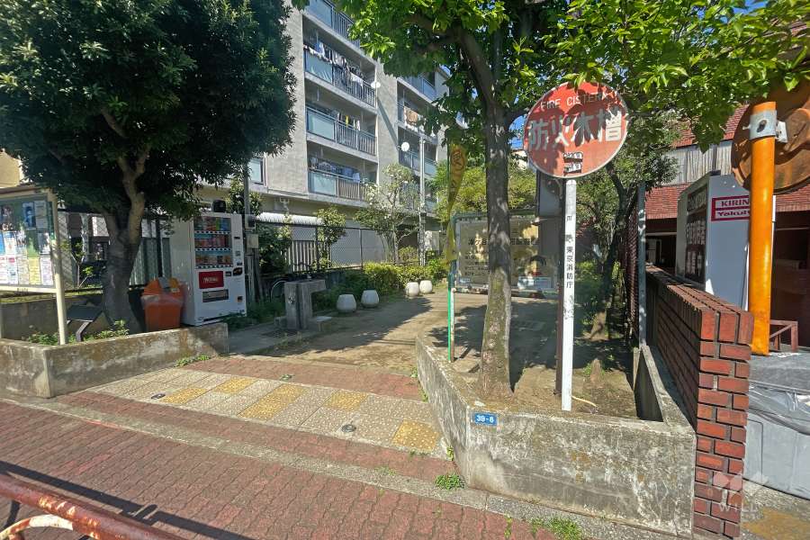 敷地に隣接する幡ヶ谷二丁目児童遊園地