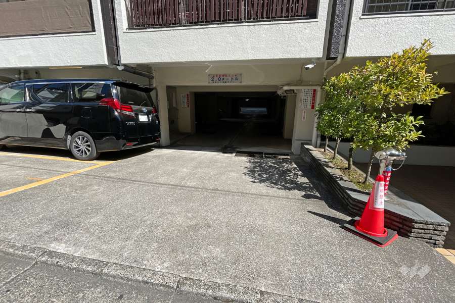 駐車場出入り口