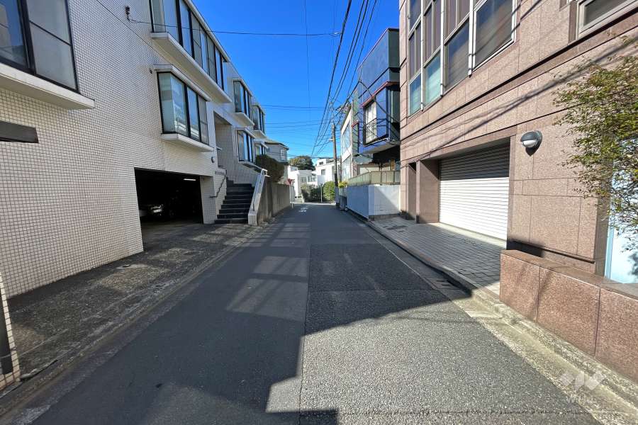 敷地南西側の前面道路