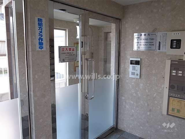 エントランスはオートロック付きです。