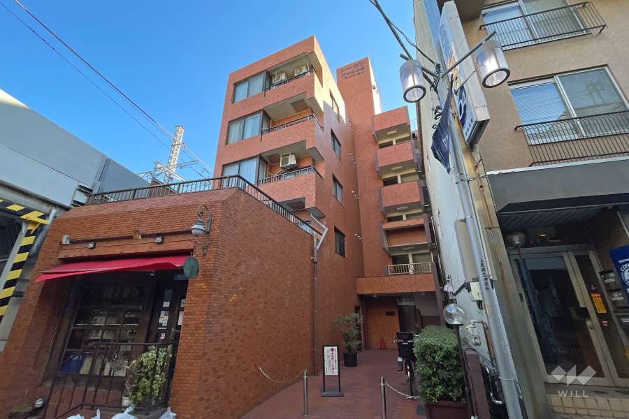 トーカンマンション代々木上原の外観(東側から)