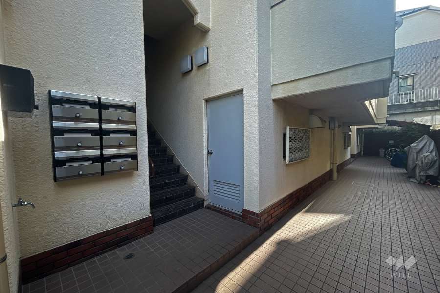 住戸入り口（共用ポスト）