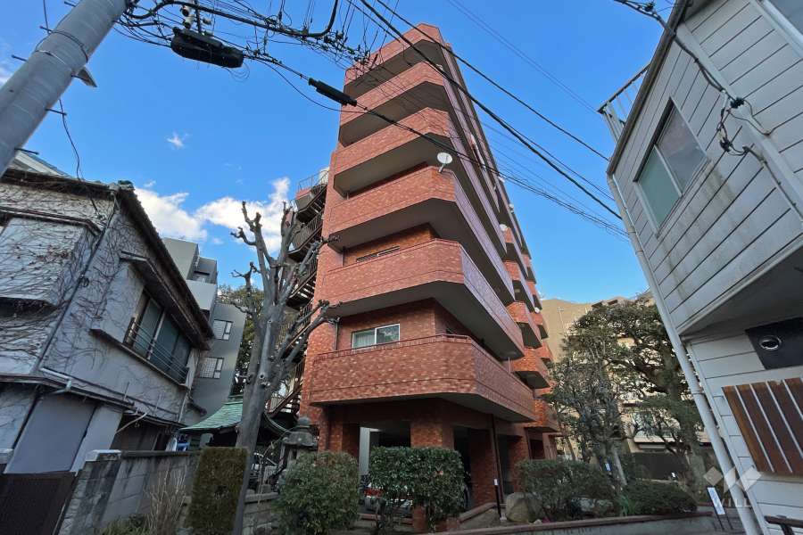 ライオンズマンション千駄ヶ谷の外観（西側から）