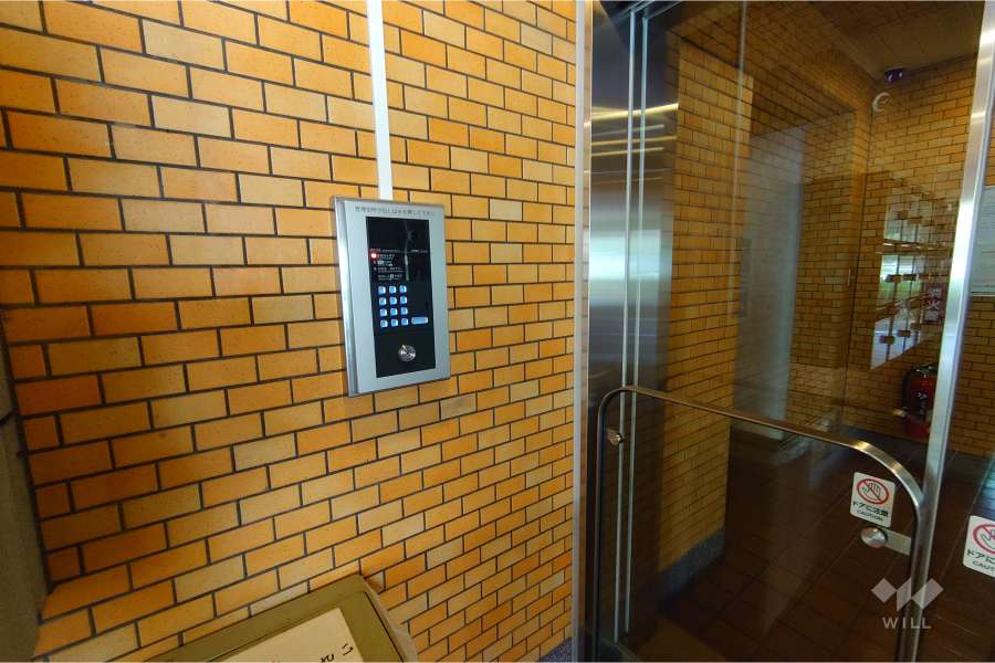 エントランスはオートロック付きです。