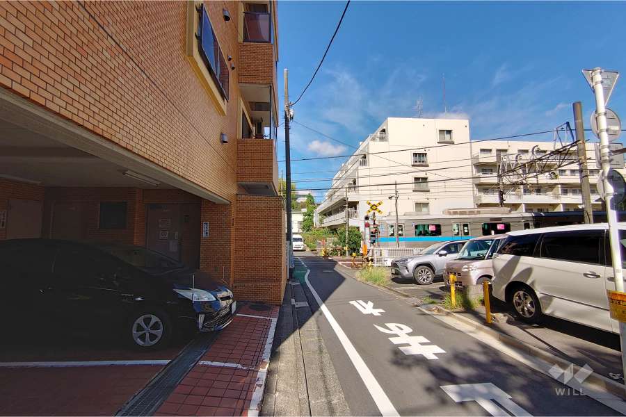 敷地北側の前面道路（東側から）