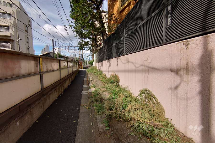 敷地北西側の通路（南西側から）