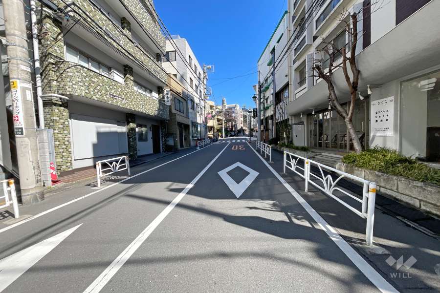 敷地北西側の前面道路