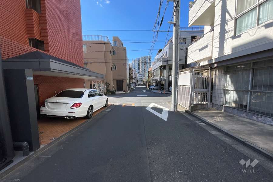 敷地南東側の前面道路